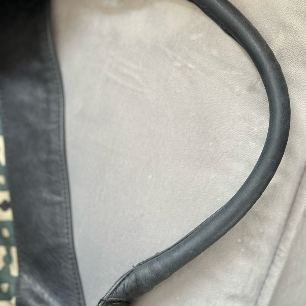 Gucci Black Leather Hobo Bag with Gold Hardware - Picture 13 of 16